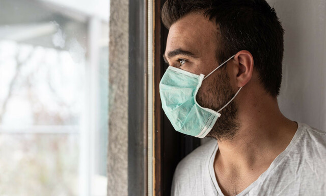 ISOLERT: Med mindre du må ha karantene, eller har fått beskjed av legen din å holde deg hjemme, er det ingen grunn til å være isolert. Det vil sannsynligvis bare gjøre problemet verre. Foto: NTB Scanpix/Shutterstock ISOLERT: Med mindre du må ha karantene, eller har fått beskjed av legen din å holde deg hjemme, er det ingen grunn til å være isolert. Det vil sannsynligvis bare gjøre problemet verre. Foto: NTB Scanpix/Shutterstock